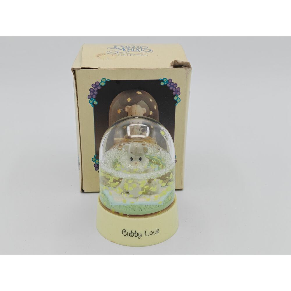 Precious Moments 550078 Cubby Love Enesco Bear Water Globe Snow Globe 1985